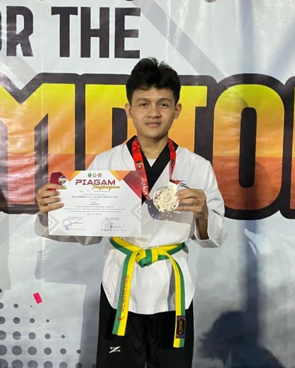 Santri Berprestasi: Muhammad Ulil Albab Kholishon M. Raih Juara 2 Lomba Taekwondo Kategori Poomsae Tingkat Nasional pada Law Undip Taekwondo Championship 2026.